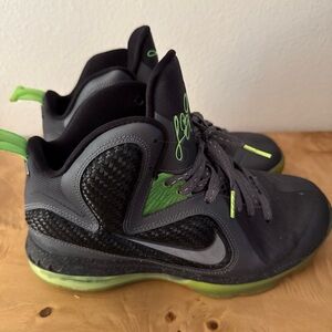 Nike Lebron 9 Dunkman Kids Size 5Y